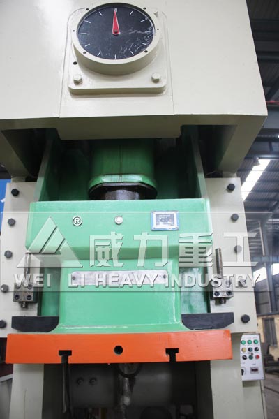 63噸氣動沖床細節(jié)展示