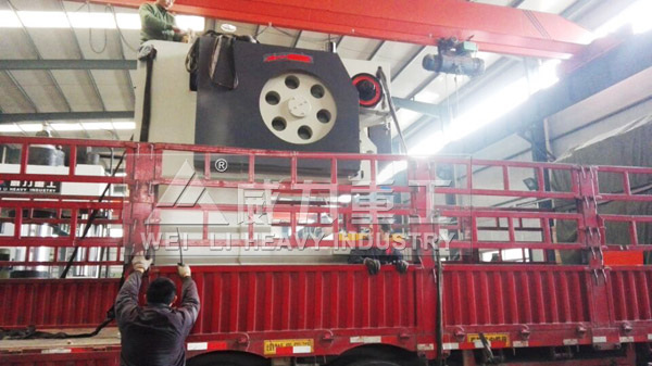 160噸深喉沖床檢驗合格裝車發(fā)貨